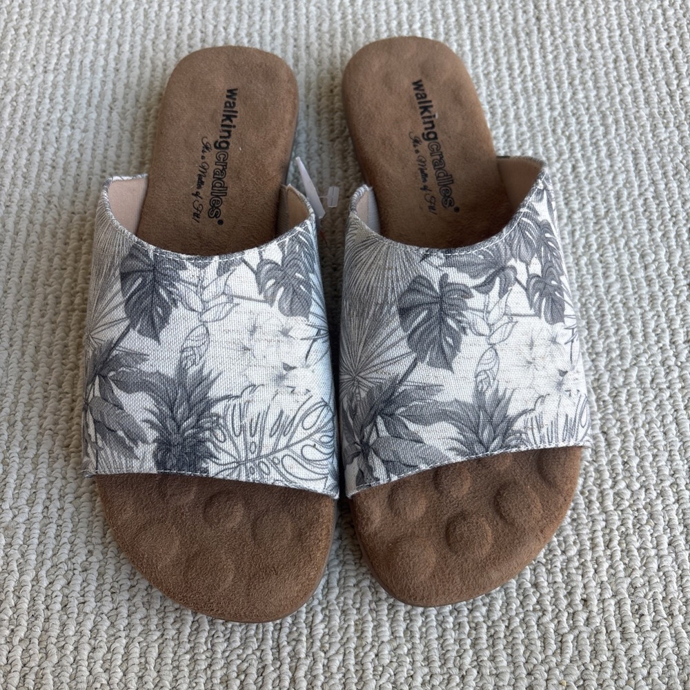 Walking Cradles Women's Size 9 1/2 WW Double Wide Slip On Tropical Brazil